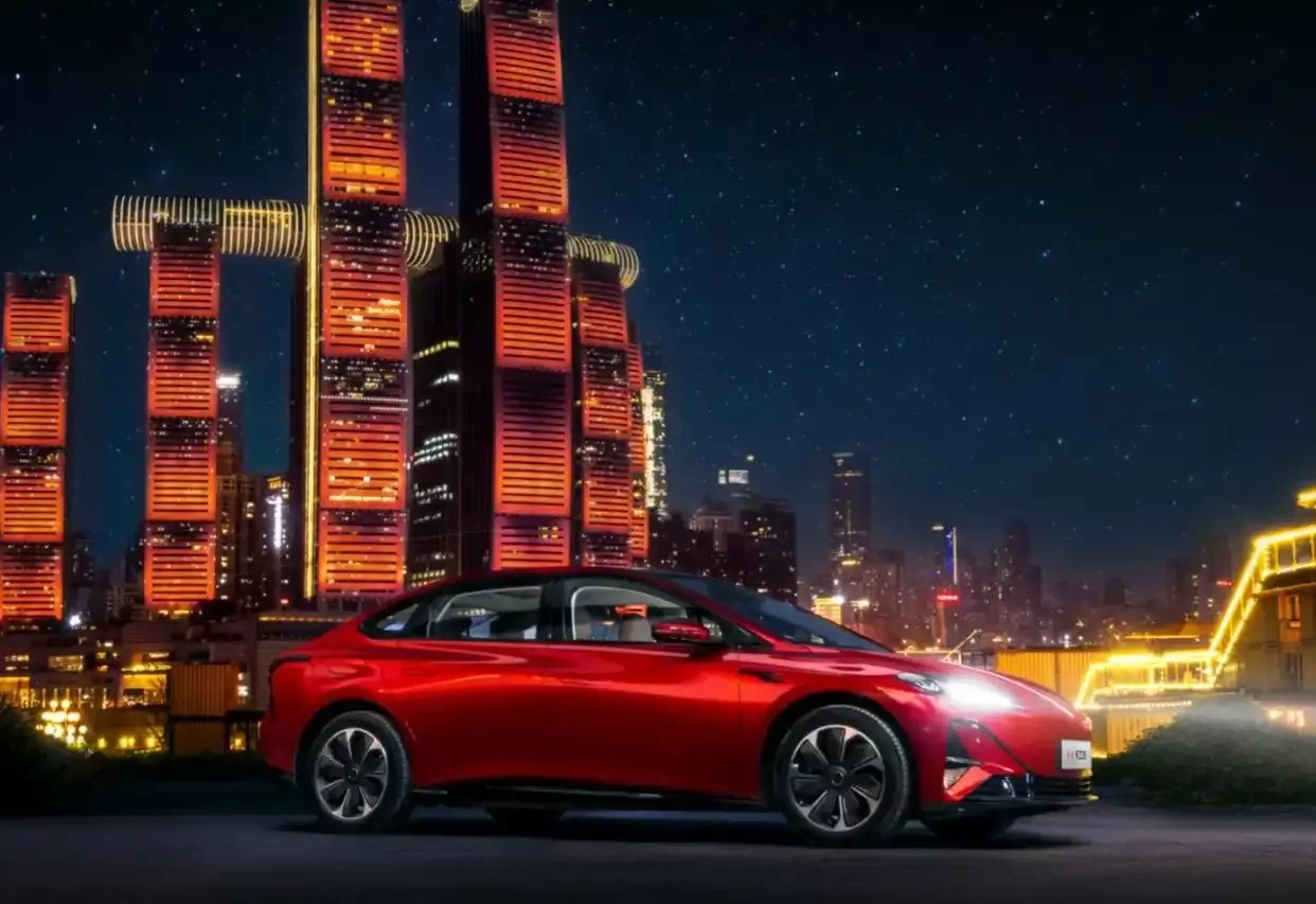 HONGQI Lingxi-systemet, baserat på den kinesiska AI-modellen DeepSeek-R1.