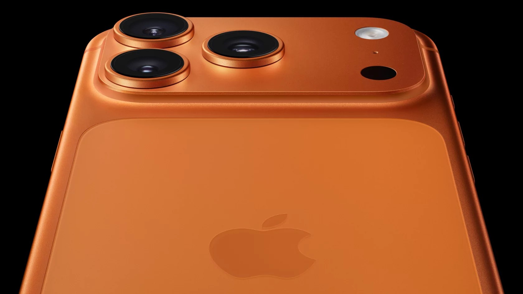 Alla iPhone 17- och Air-modeller har identiska paneler med en uppdateringsfrekvens på 1–120 Hz, även basmodellen, samt stöd för alltid på (widgetar visas på skärmen när den är släckt), en pixeltäthet på 460 PPI och en minsta ljusstyrka, maximal typisk ljusstyrka, maximal HDR-ljusstyrka och maximal ljusstyrka utomhus på 1 nit, 1000 nit, 1600 nit respektive 3000 nit. Dessutom är alla skärmar täckta med Ceramic Shield 2-skyddsglas.
