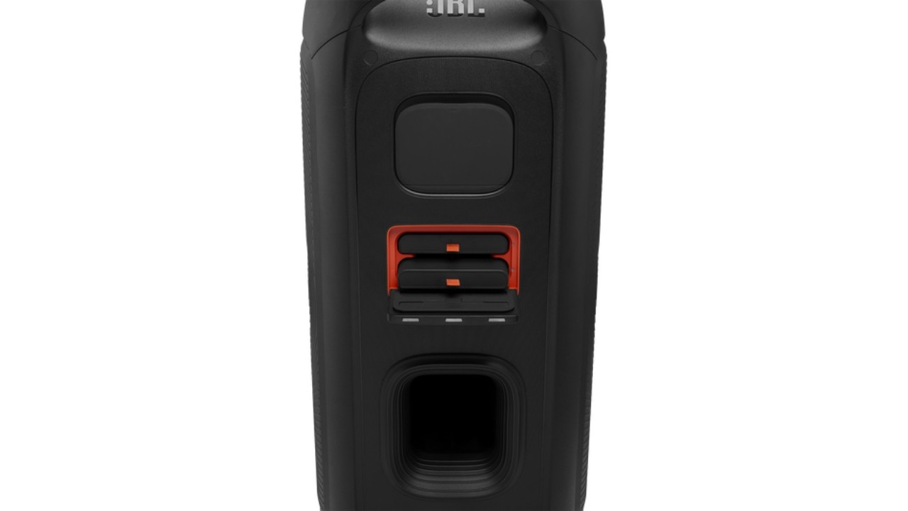På baksidan av Bluetooth-högtalaren PartyBox 720 finns tre luckor som täcker viktiga komponenter.
