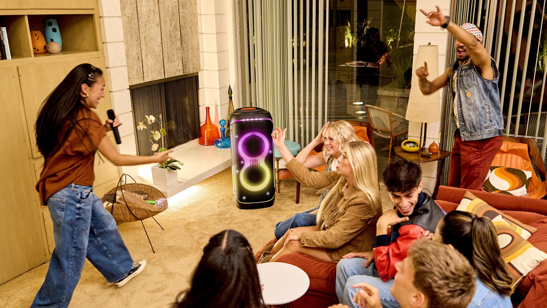 Den bärbara högtalaren JBL 720 har imponerande dynamiska egenskaper.